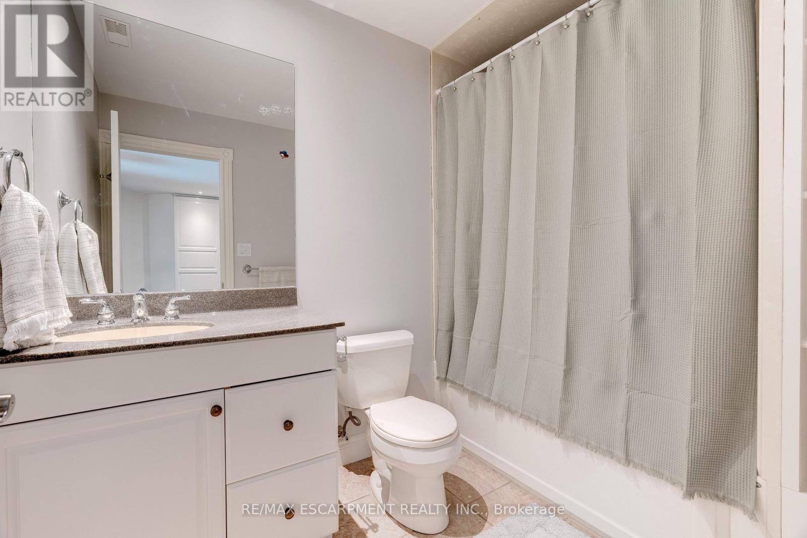 106 Appleby Place, Burlington, ON - Indoor Photo Showing Bathroom
