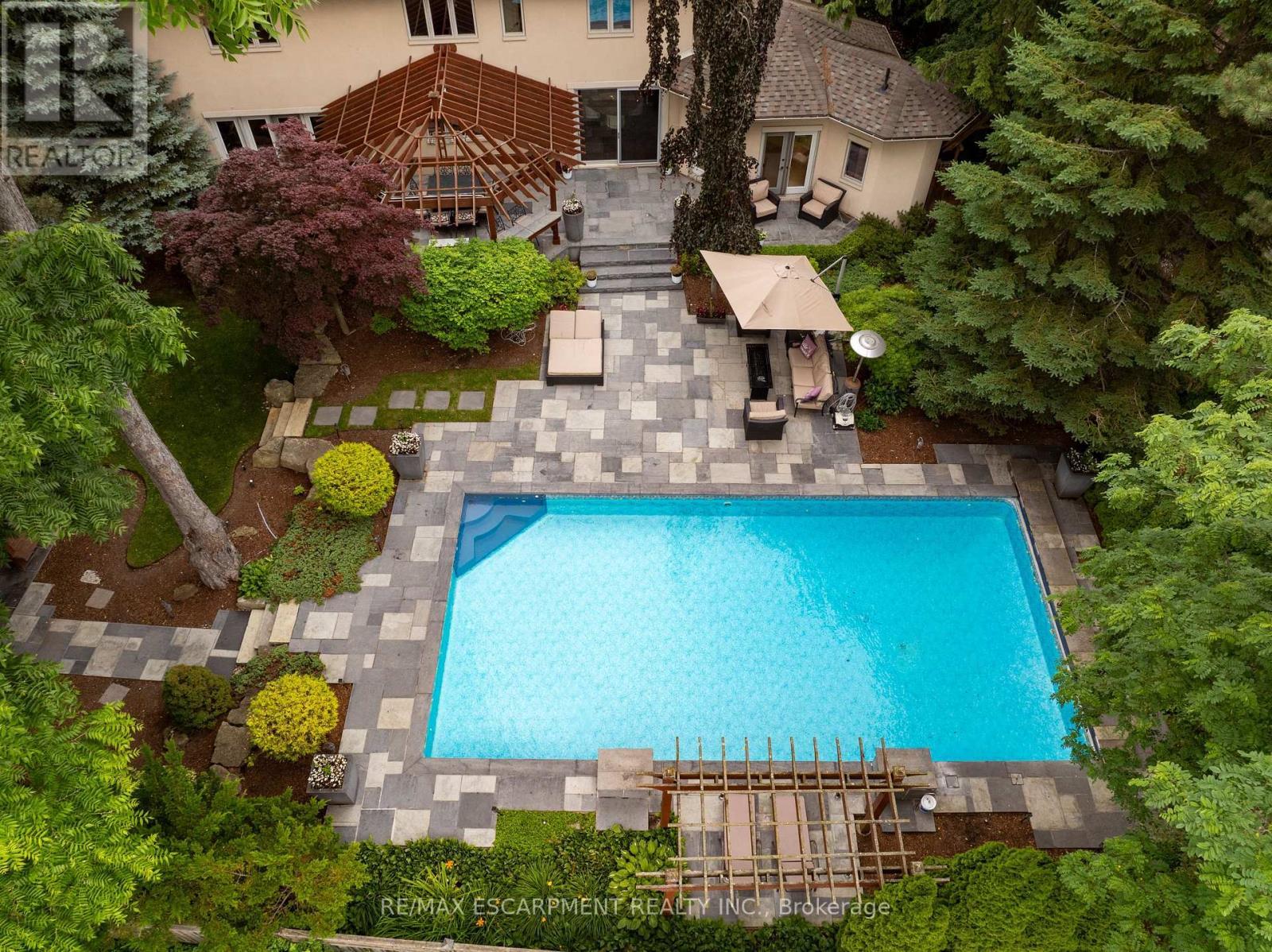 106 Appleby Place, Burlington, ON - Outdoor With In Ground Pool
