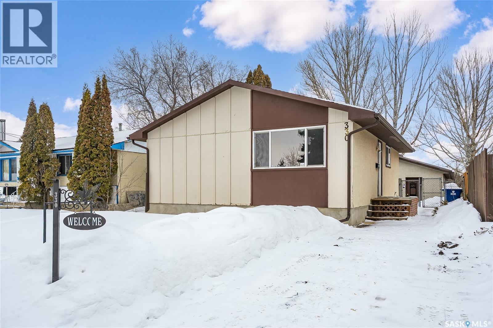 330 Smallwood Crescent, Saskatoon, SK - Outdoor