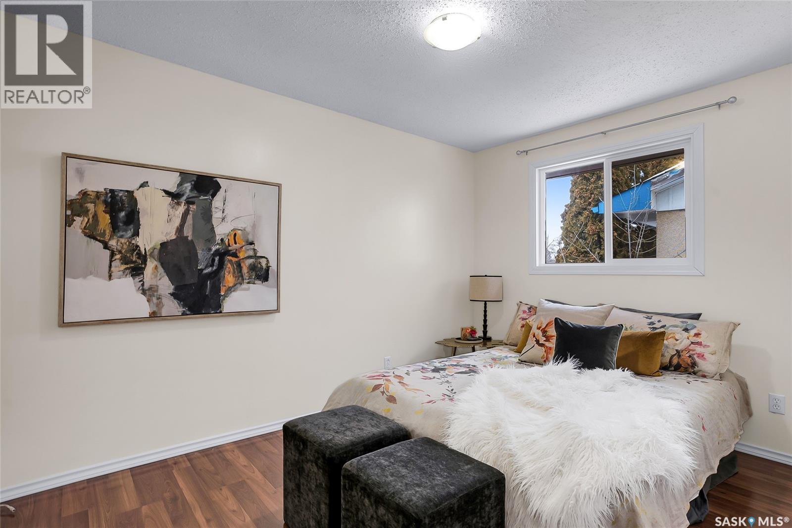 330 Smallwood Crescent, Saskatoon, SK - Indoor Photo Showing Bedroom