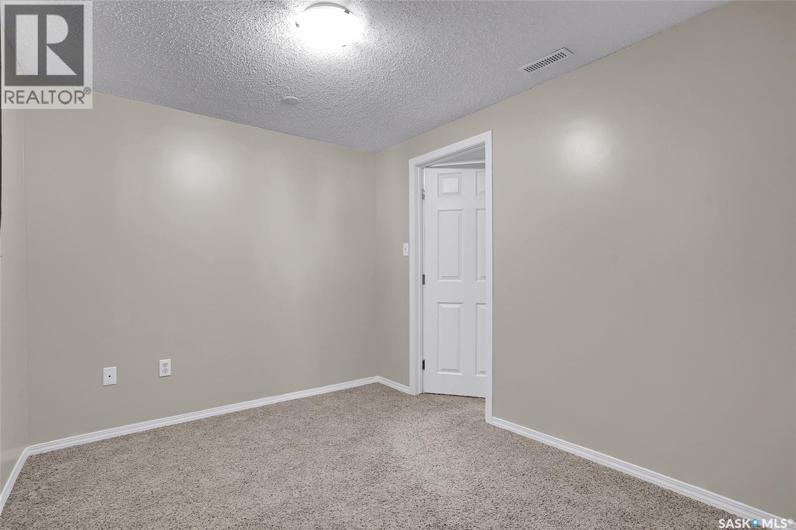 330 Smallwood Crescent, Saskatoon, SK - Indoor Photo Showing Other Room