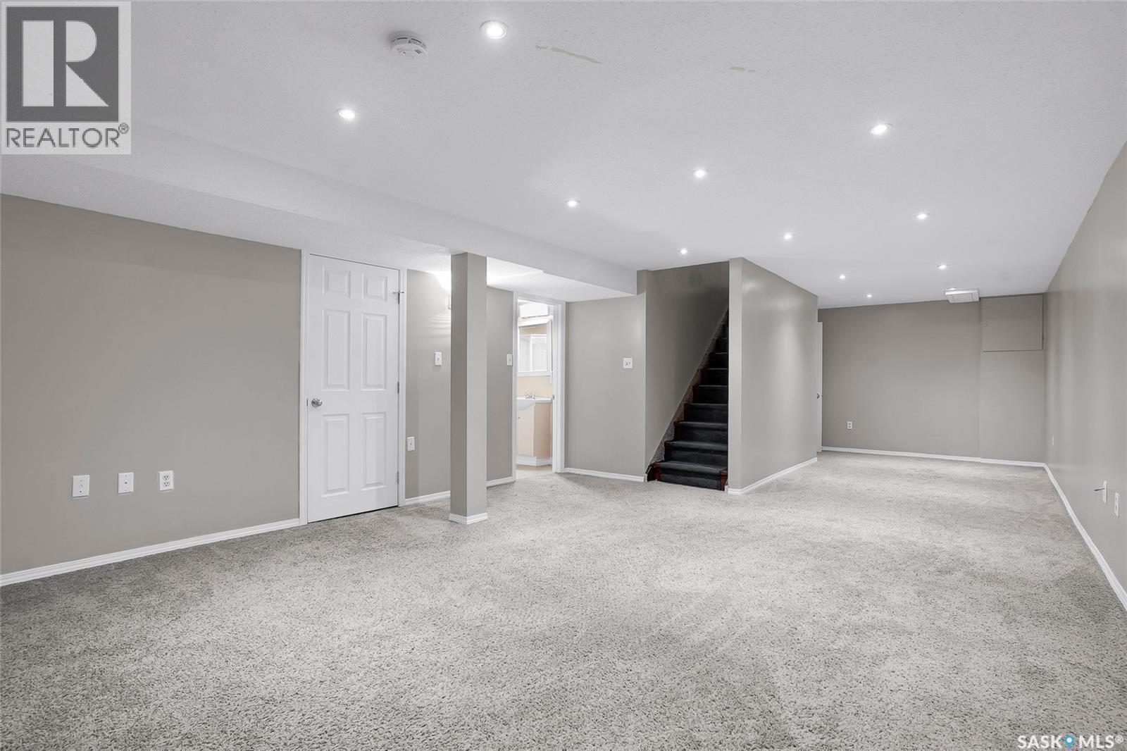 330 Smallwood Crescent, Saskatoon, SK - Indoor Photo Showing Other Room