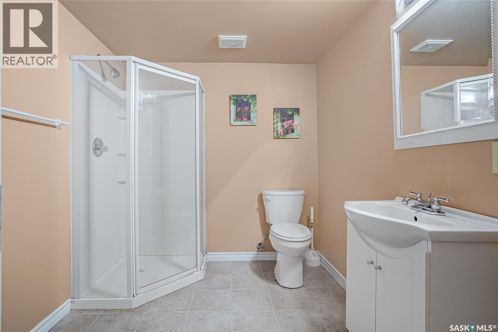 330 Smallwood Crescent, Saskatoon, SK - Indoor Photo Showing Bathroom