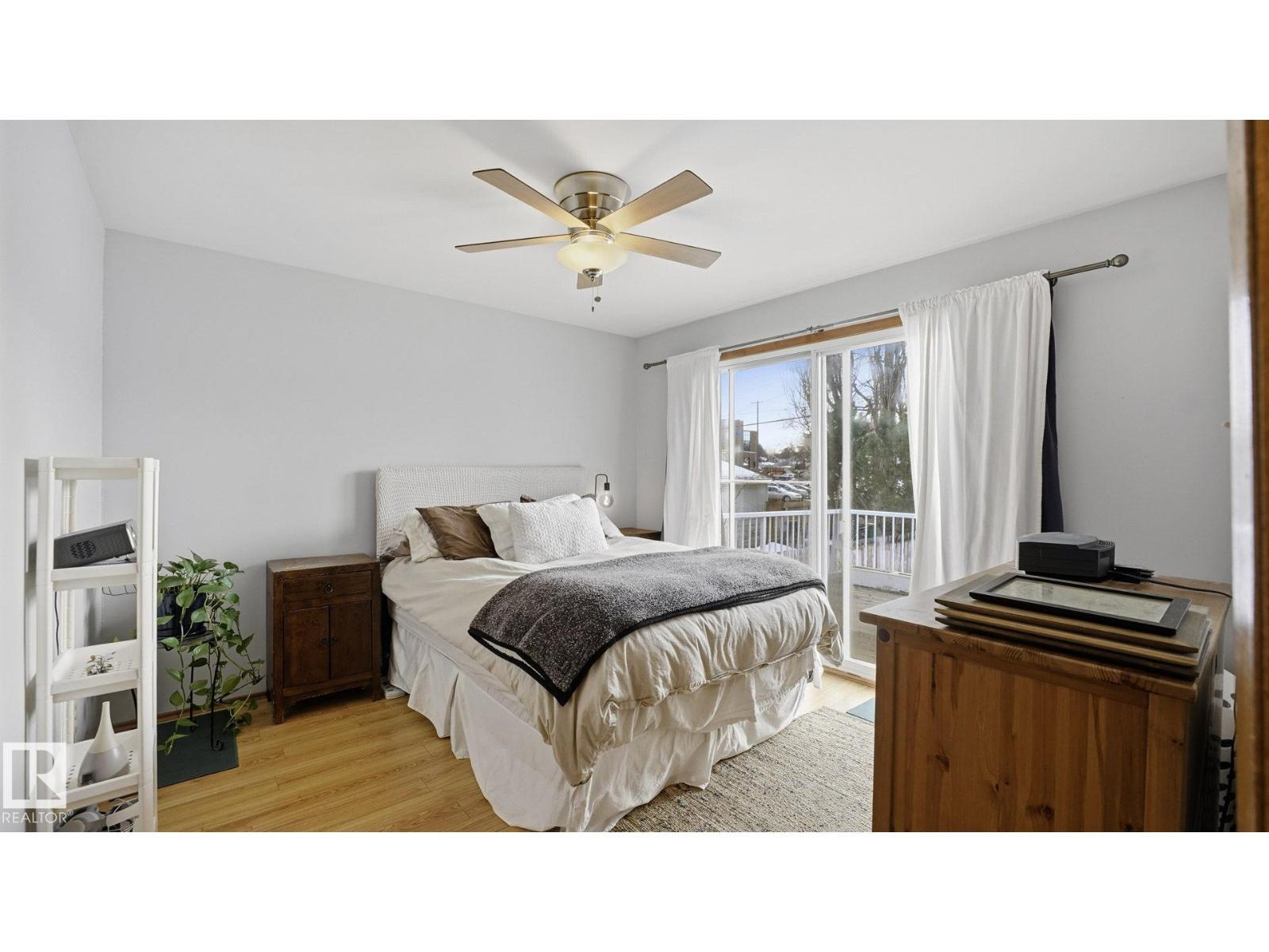 8911 83 Av Nw, Edmonton, AB - Indoor Photo Showing Bedroom