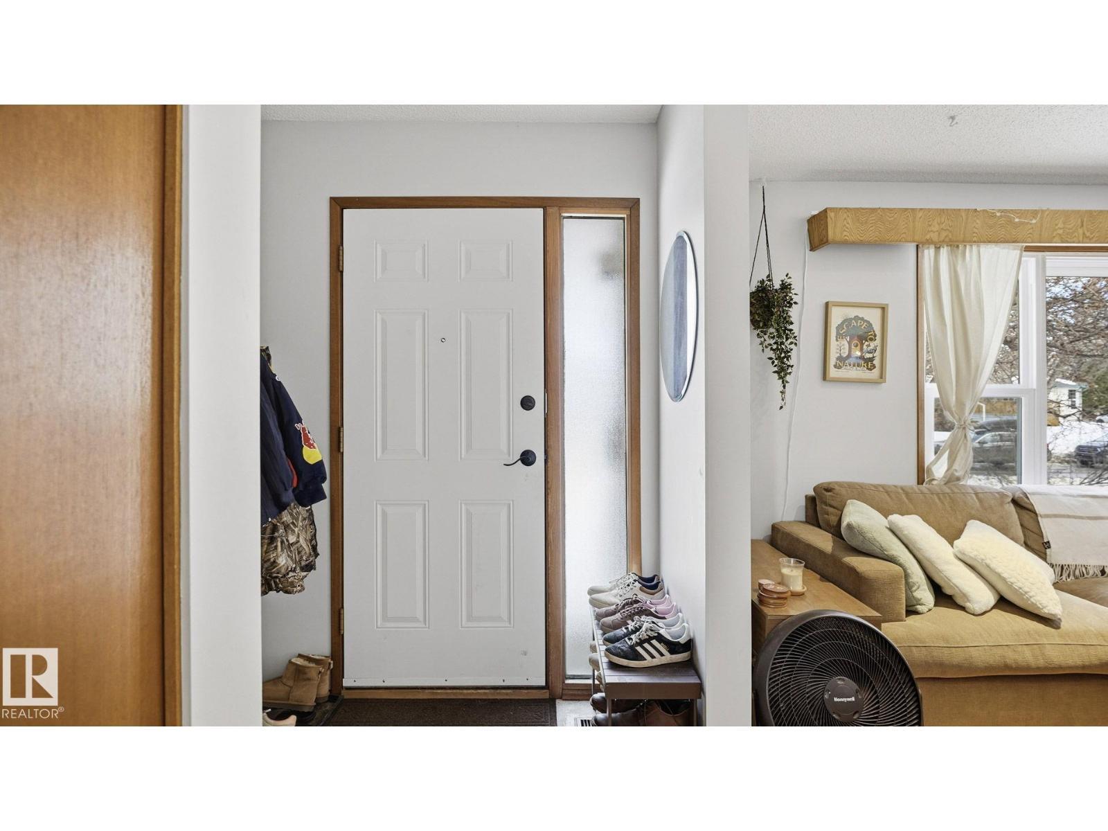 8911 83 Av Nw, Edmonton, AB - Indoor