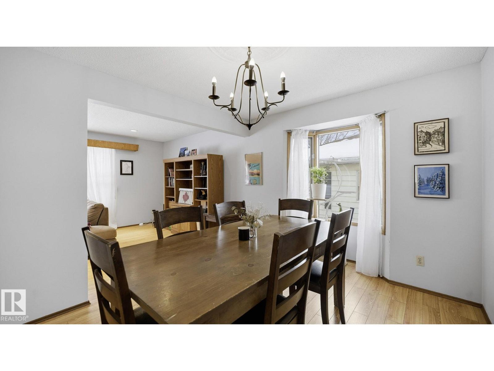 8911 83 Av Nw, Edmonton, AB - Indoor Photo Showing Dining Room