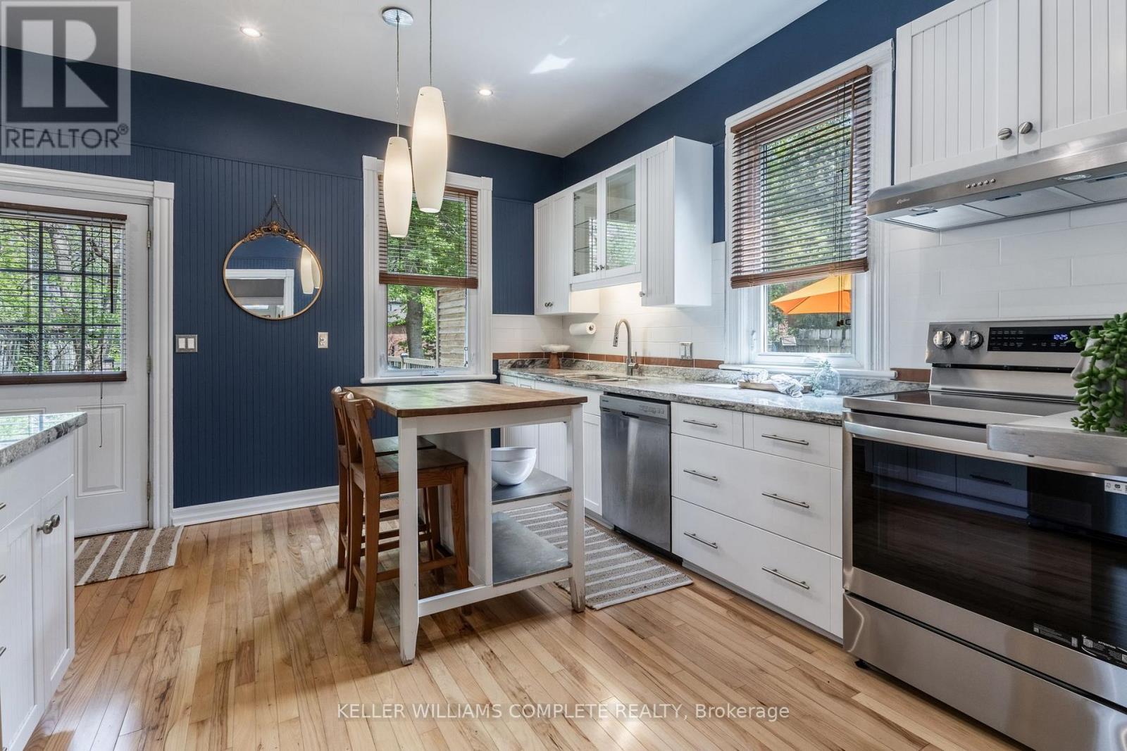 198 Duke Street, Hamilton, ON - Indoor Photo Showing Kitchen With Upgraded Kitchen