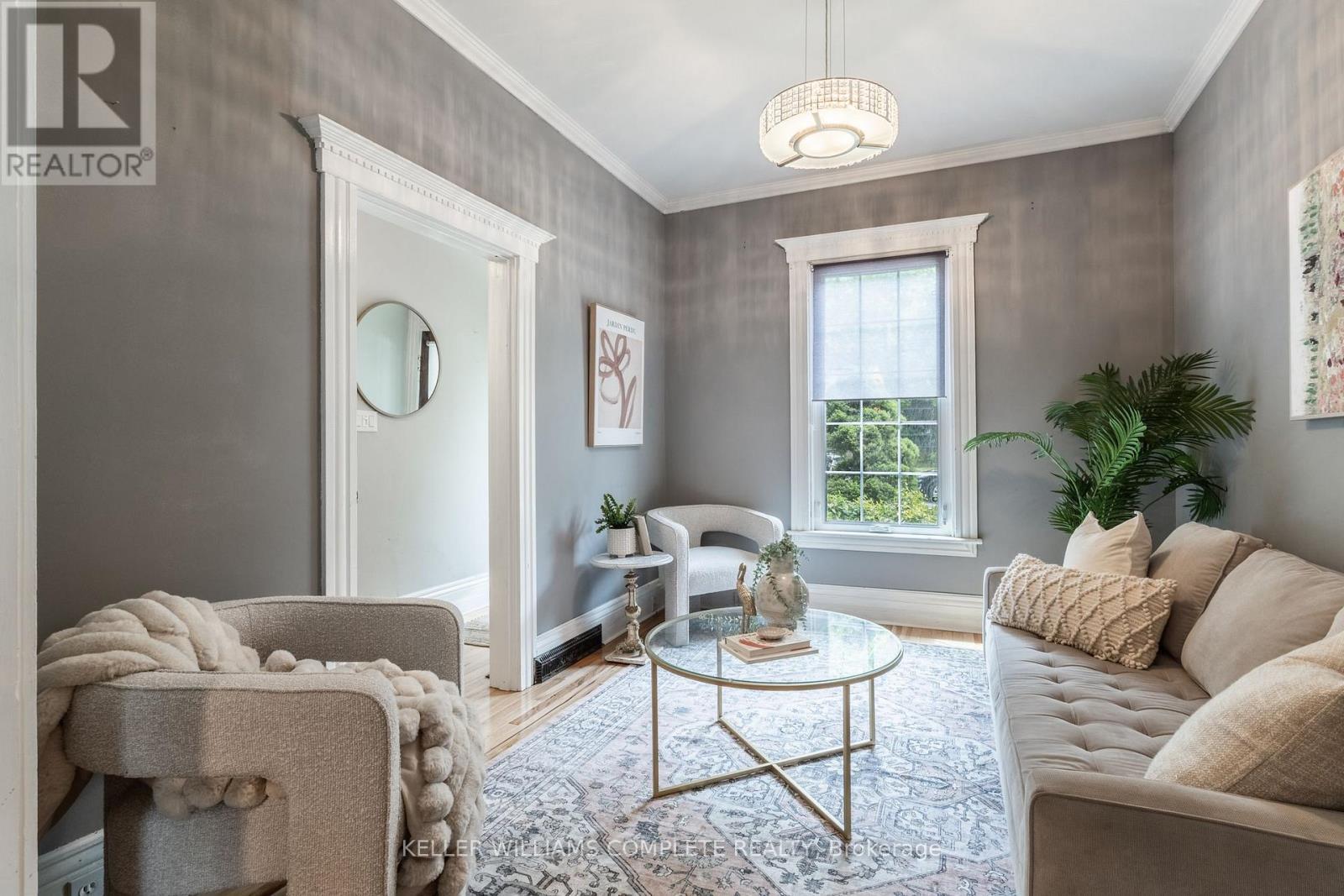 198 Duke Street, Hamilton, ON - Indoor Photo Showing Living Room