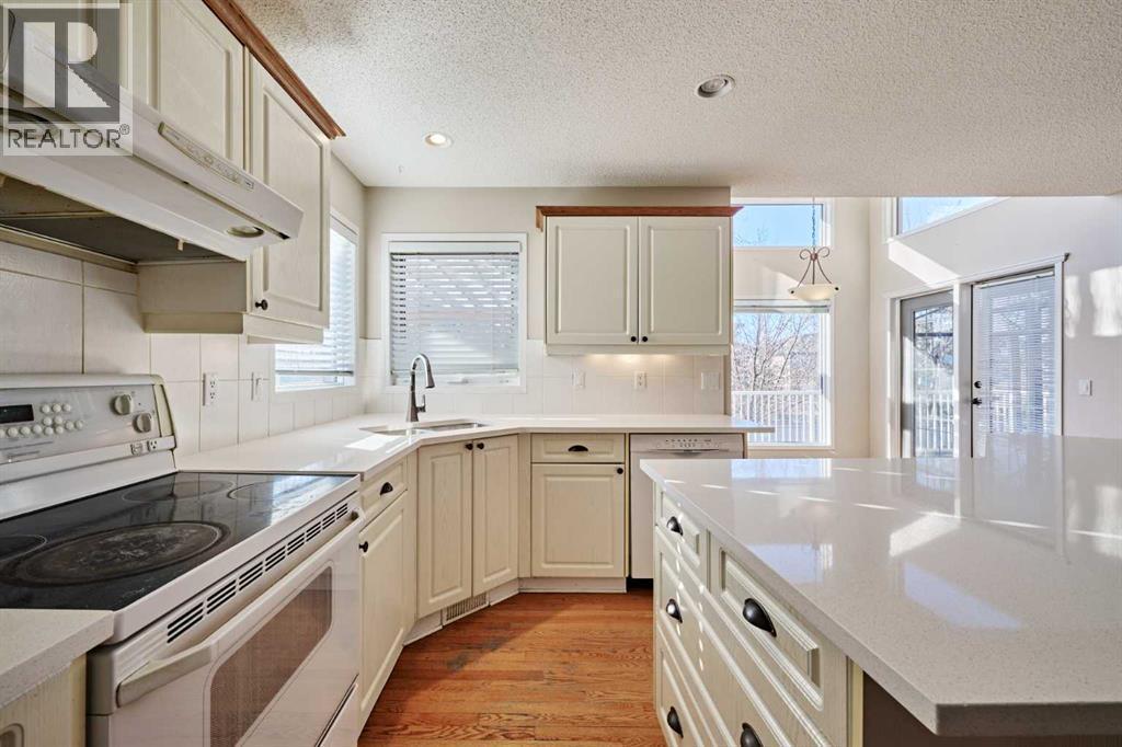 805 Panorama Hills Drive Nw, Calgary, AB - Indoor Photo Showing Kitchen
