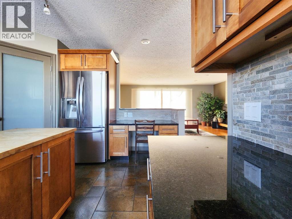 310 54 Avenue E, Claresholm, AB - Indoor Photo Showing Kitchen