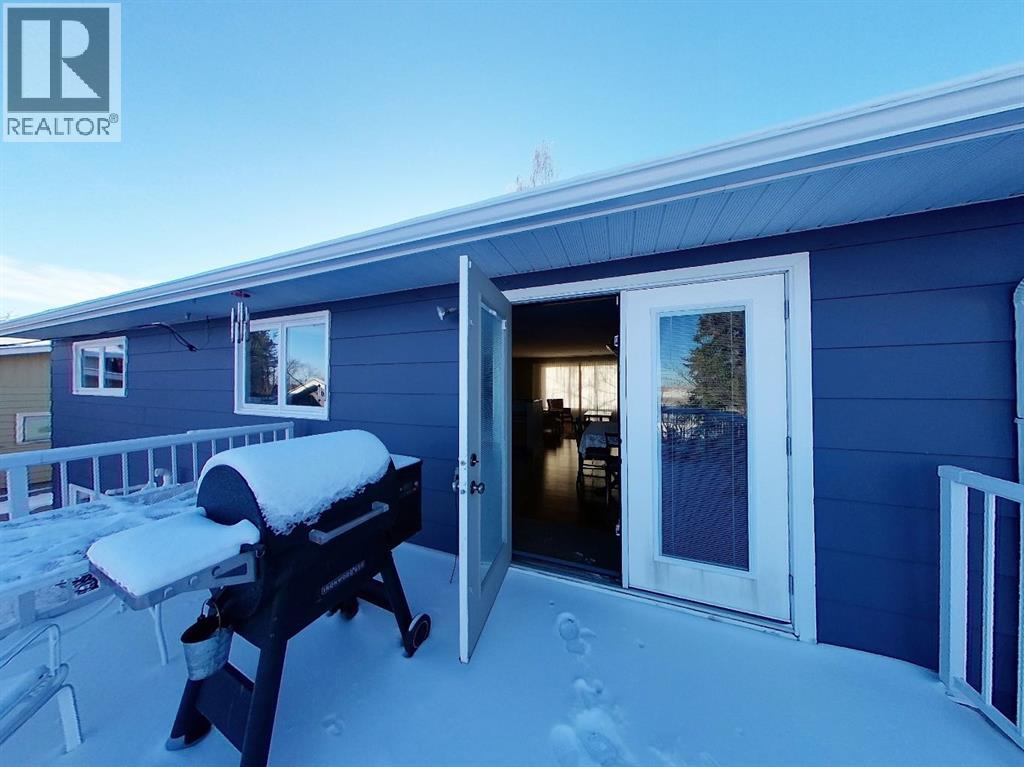 310 54 Avenue E, Claresholm, AB - Outdoor With Deck Patio Veranda With Exterior