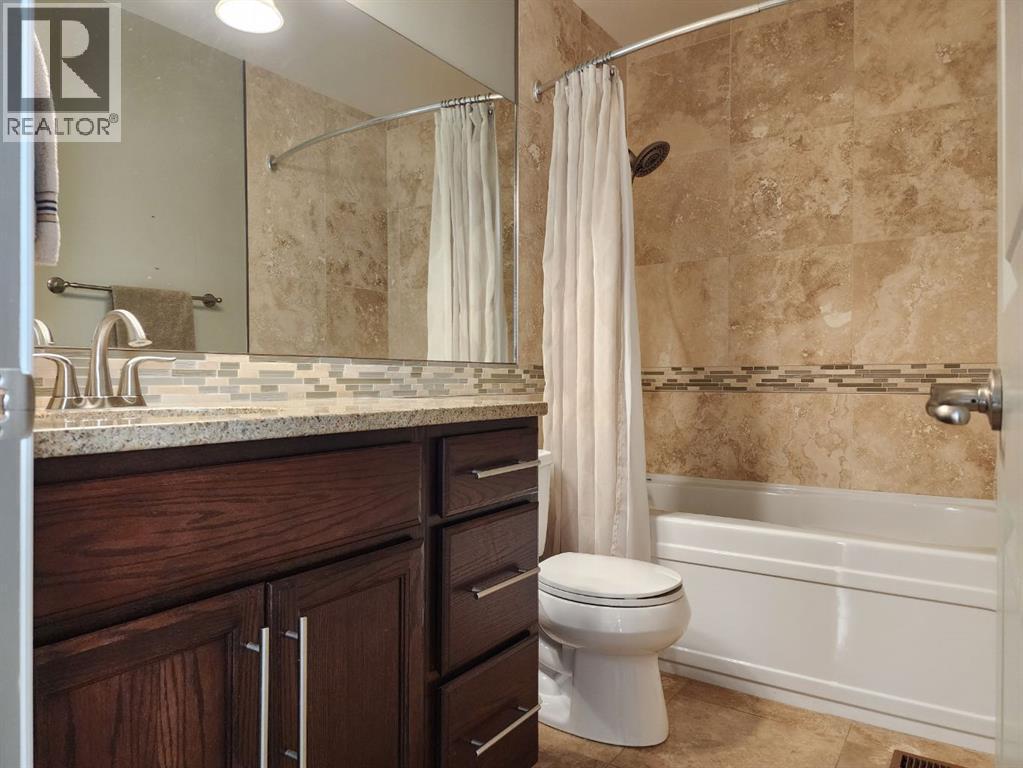 310 54 Avenue E, Claresholm, AB - Indoor Photo Showing Bathroom