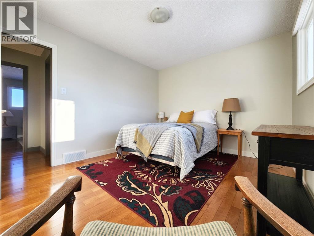 310 54 Avenue E, Claresholm, AB - Indoor Photo Showing Bedroom