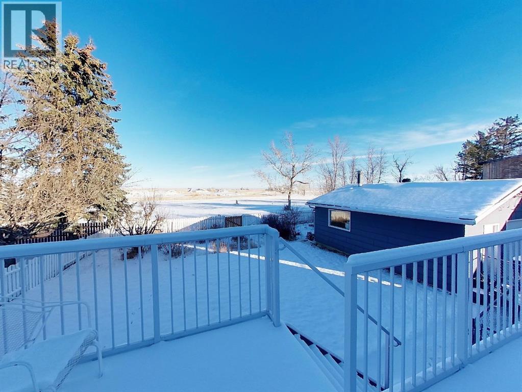 310 54 Avenue E, Claresholm, AB - Outdoor