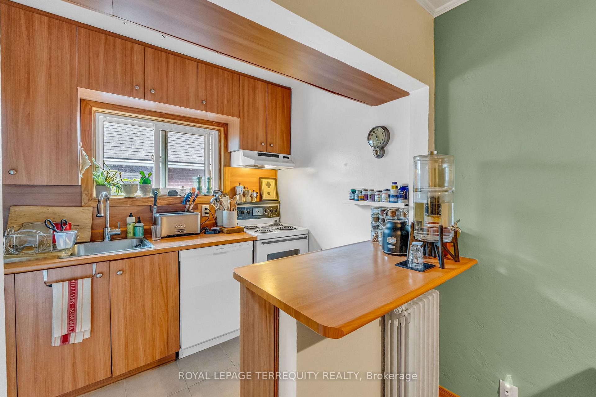 51 Claxton Boulevard, Toronto, ON - Indoor Photo Showing Kitchen