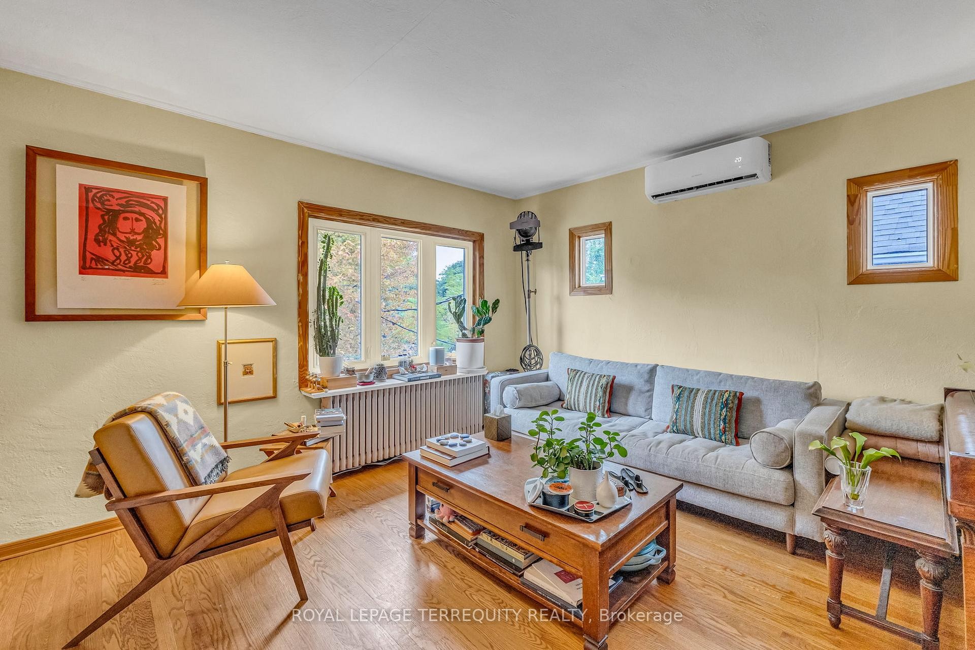 51 Claxton Boulevard, Toronto, ON - Indoor Photo Showing Living Room