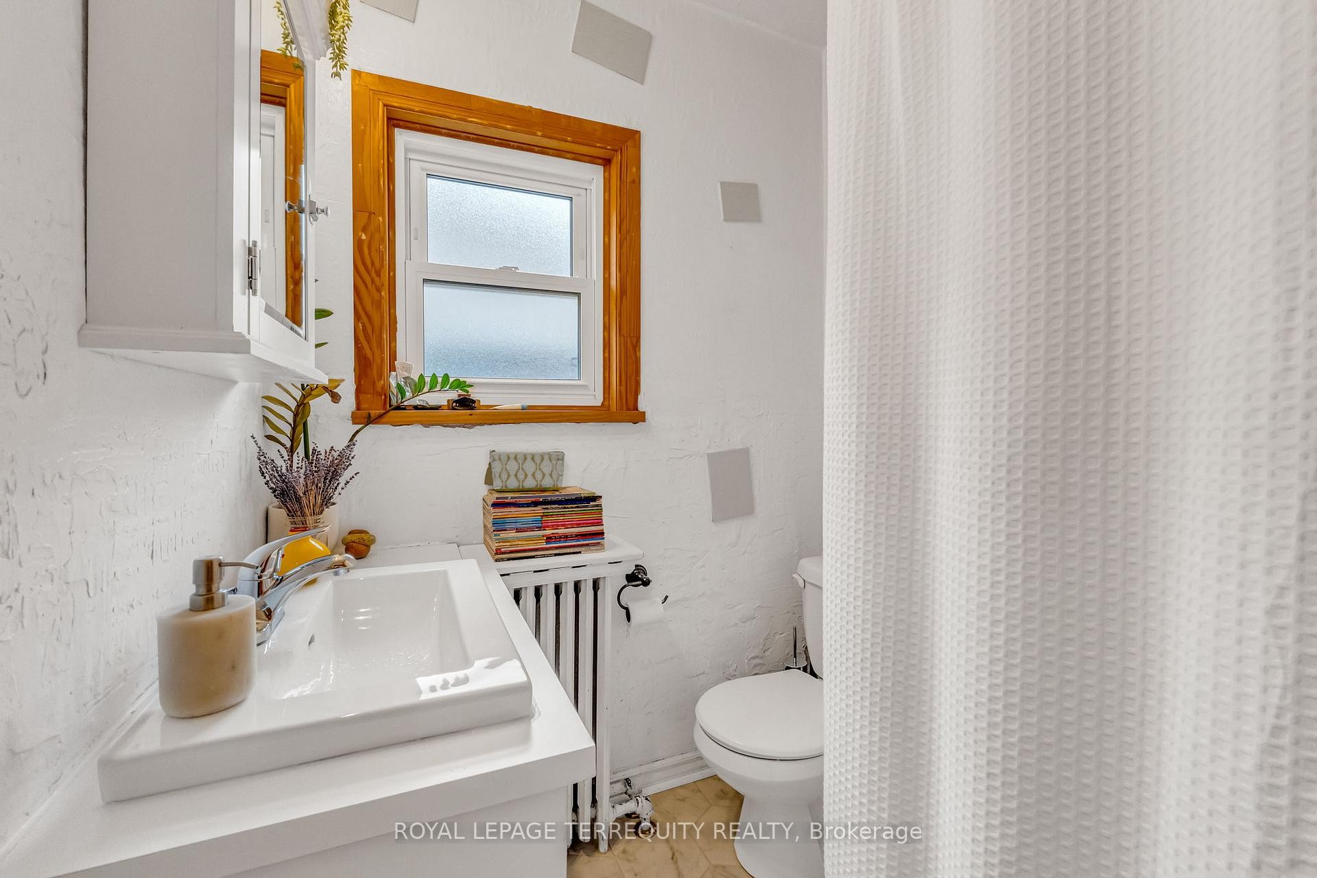 51 Claxton Boulevard, Toronto, ON - Indoor Photo Showing Bathroom