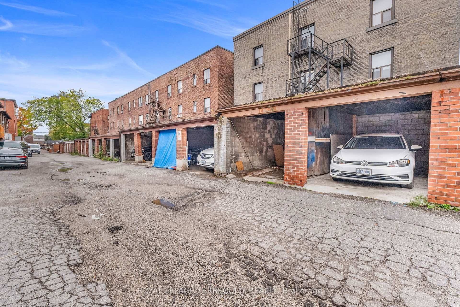 51 Claxton Boulevard, Toronto, ON - Outdoor