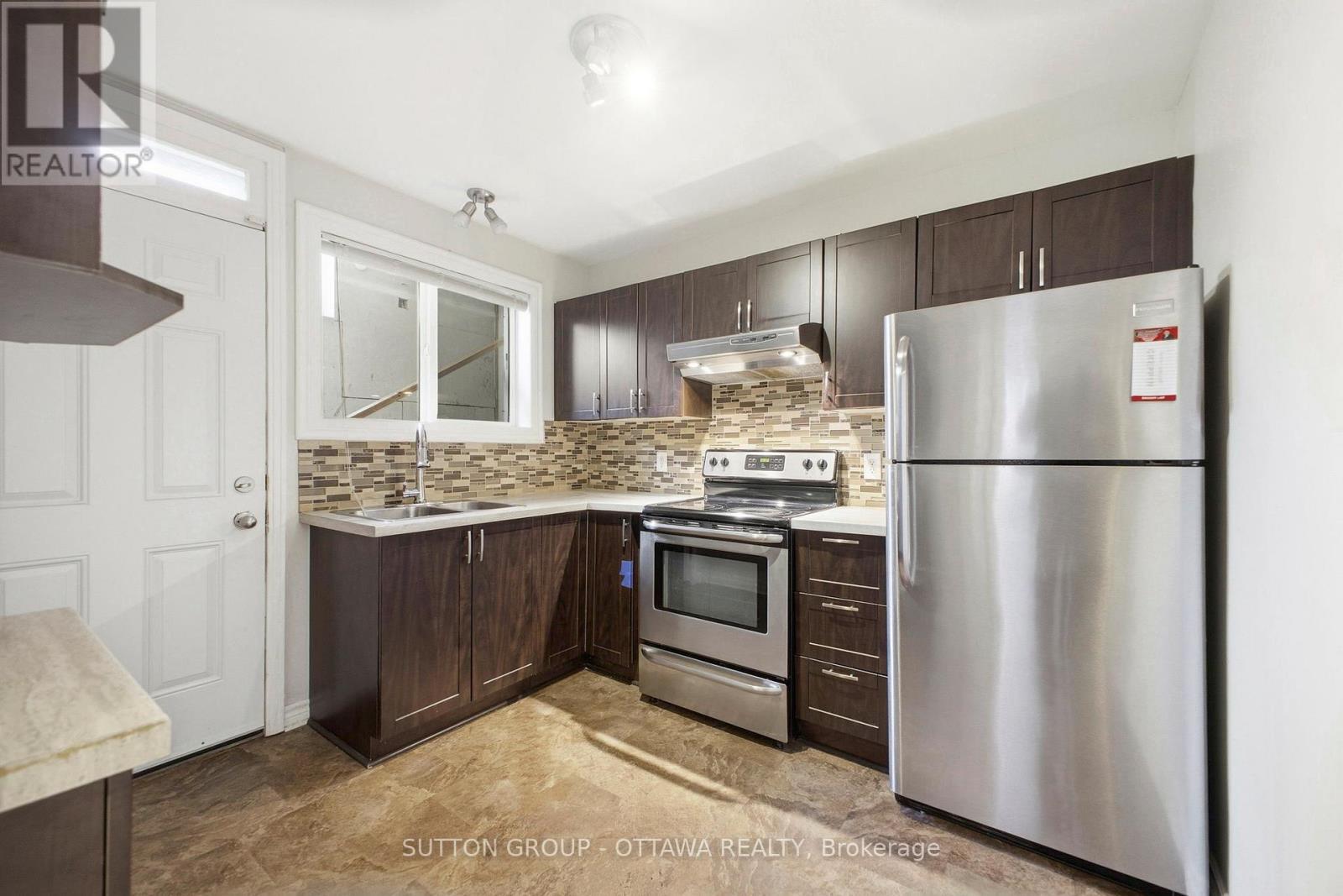 1654 Abbey Road, Ottawa, ON - Indoor Photo Showing Kitchen