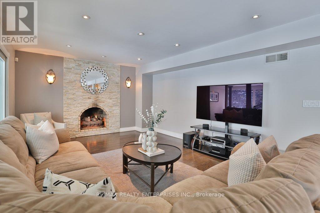 208 Mineola Road W, Mississauga, ON - Indoor Photo Showing Living Room With Fireplace
