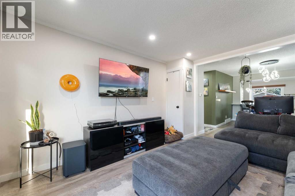 4608 70 Street Nw, Calgary, AB - Indoor