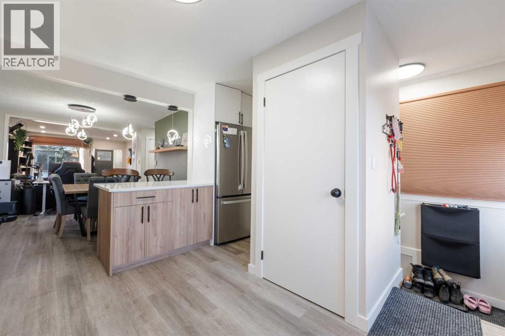 4608 70 Street Nw, Calgary, AB - Indoor