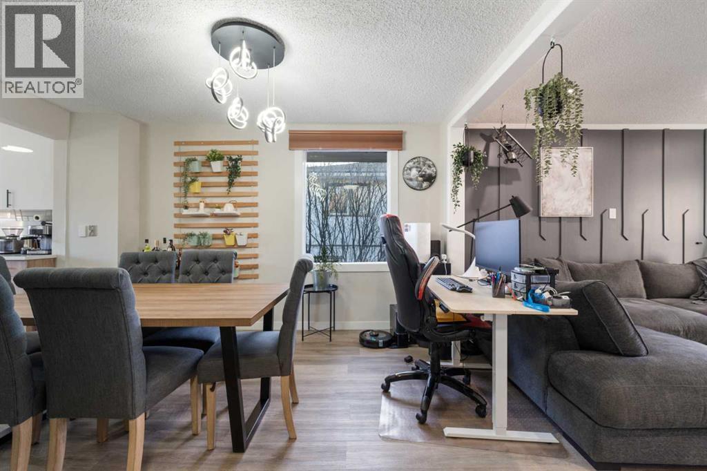 4608 70 Street Nw, Calgary, AB - Indoor Photo Showing Dining Room