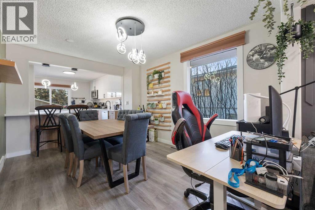 4608 70 Street Nw, Calgary, AB - Indoor Photo Showing Dining Room