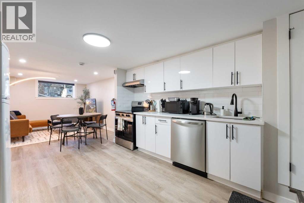 4608 70 Street Nw, Calgary, AB - Indoor Photo Showing Kitchen