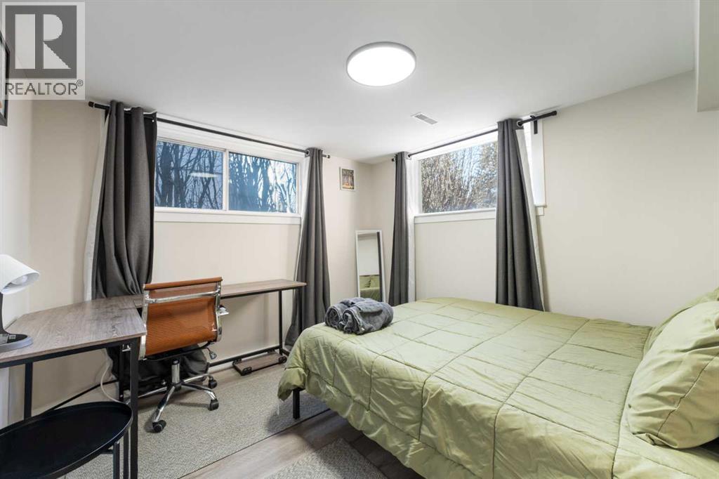 4608 70 Street Nw, Calgary, AB - Indoor Photo Showing Bedroom