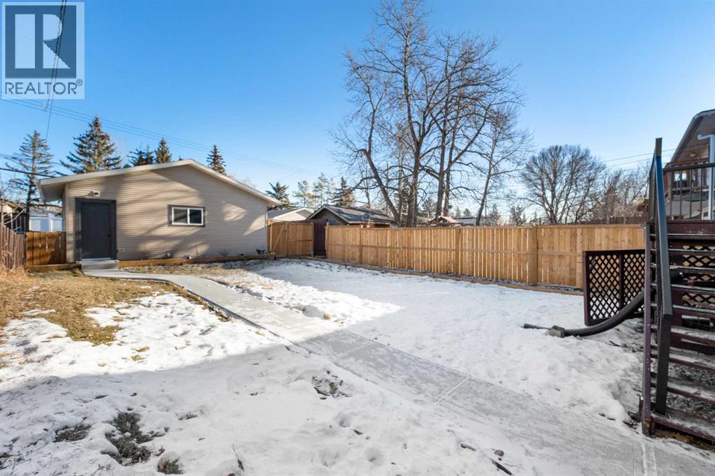 4608 70 Street Nw, Calgary, AB - Outdoor