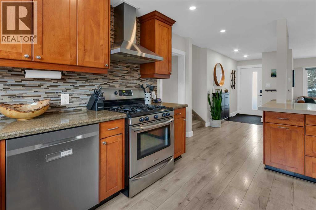 184 Cornwallis Drive Nw, Calgary, AB - Indoor Photo Showing Kitchen