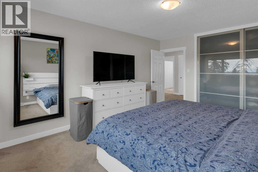 184 Cornwallis Drive Nw, Calgary, AB - Indoor Photo Showing Bedroom