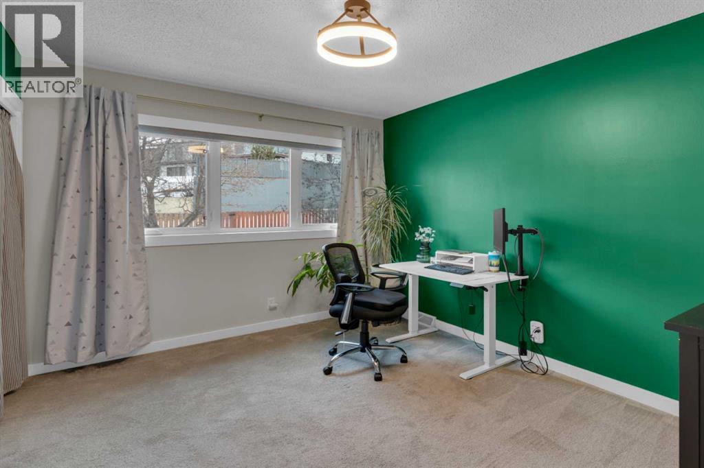 184 Cornwallis Drive Nw, Calgary, AB - Indoor Photo Showing Other Room