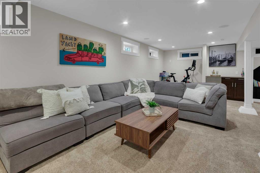 184 Cornwallis Drive Nw, Calgary, AB - Indoor Photo Showing Living Room