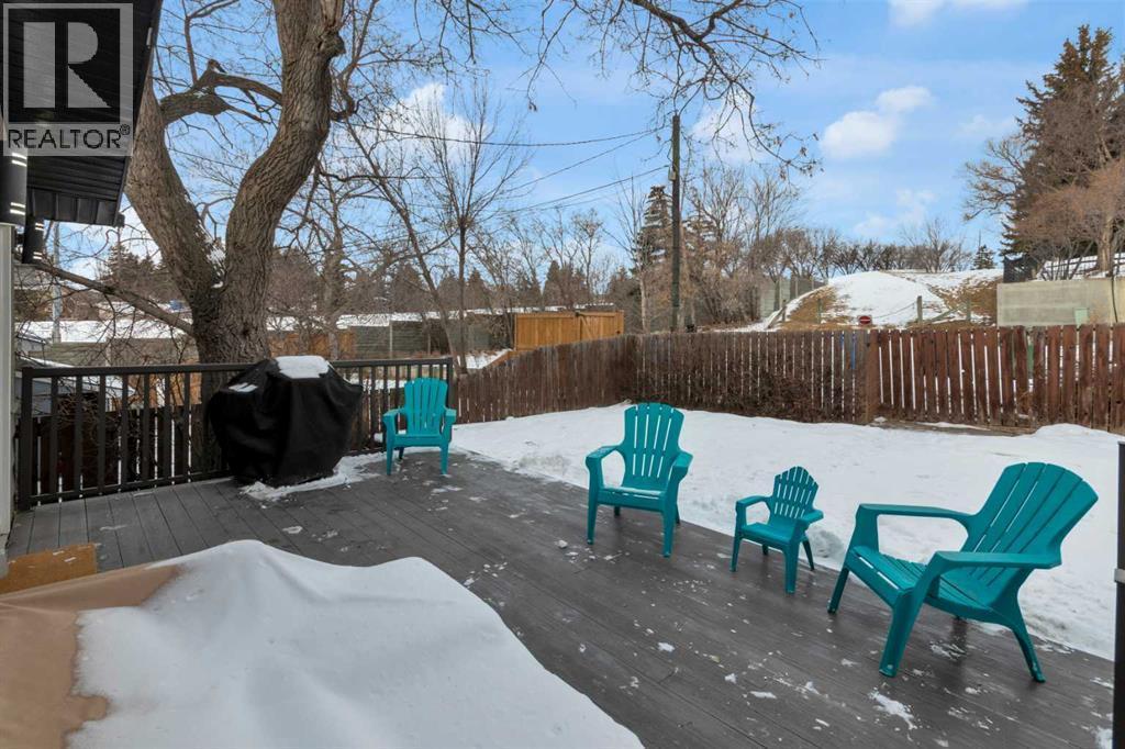 184 Cornwallis Drive Nw, Calgary, AB - Outdoor