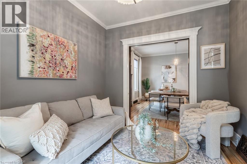 198 Duke Street, Hamilton, ON - Indoor Photo Showing Living Room