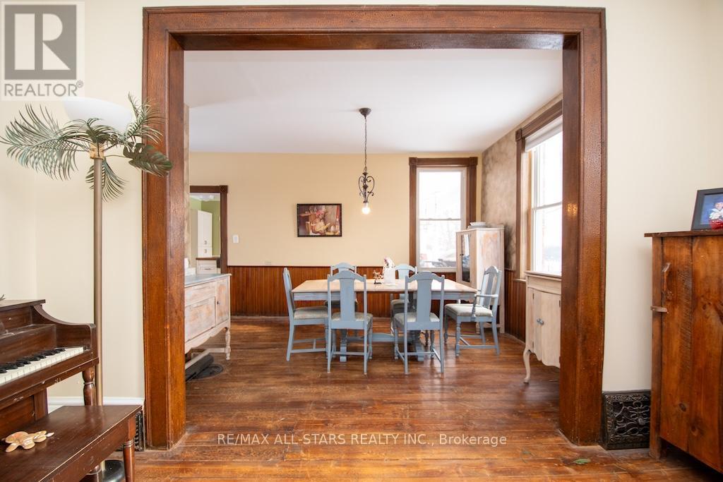 1665 Dranoel Road, Cavan Monaghan (Cavan Twp), ON - Indoor Photo Showing Dining Room