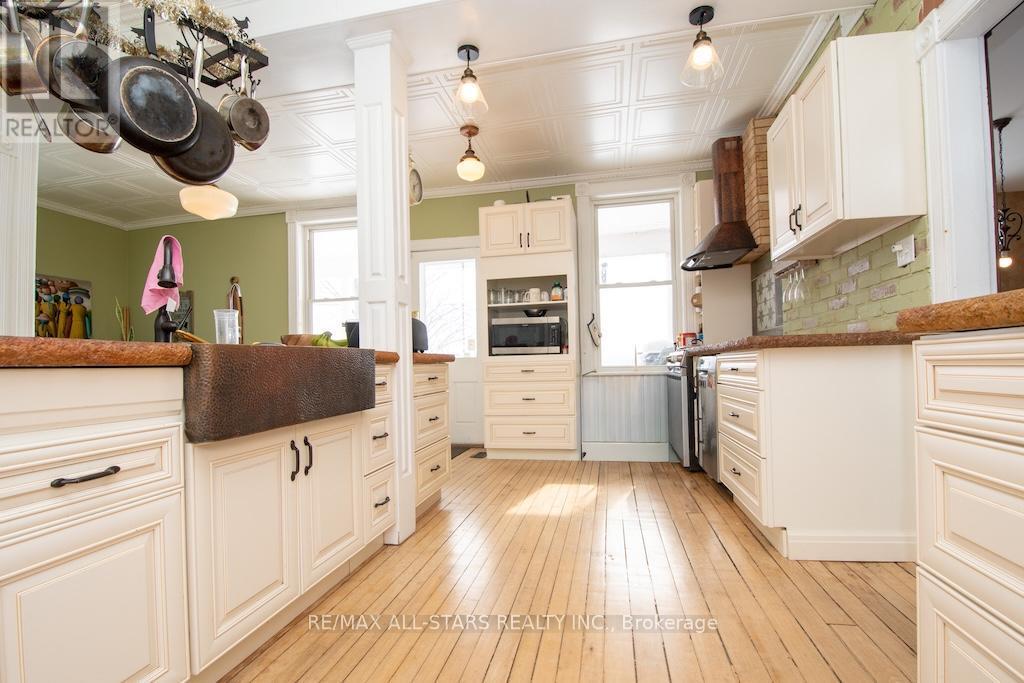 1665 Dranoel Road, Cavan Monaghan (Cavan Twp), ON - Indoor Photo Showing Kitchen