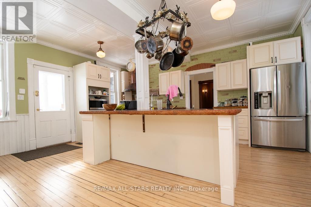 1665 Dranoel Road, Cavan Monaghan (Cavan Twp), ON - Indoor Photo Showing Kitchen