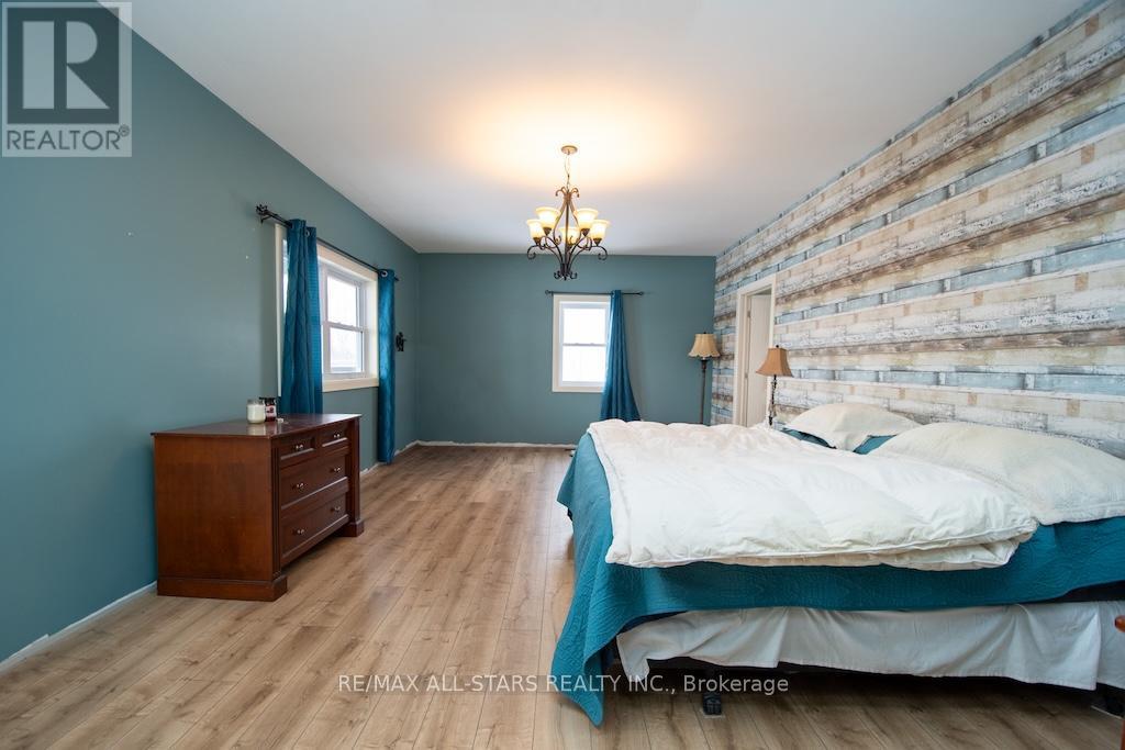 1665 Dranoel Road, Cavan Monaghan (Cavan Twp), ON - Indoor Photo Showing Bedroom