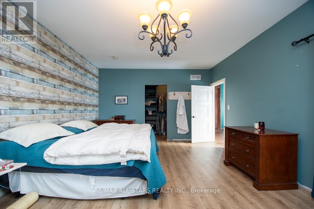 1665 Dranoel Road, Cavan Monaghan (Cavan Twp), ON - Indoor Photo Showing Bedroom