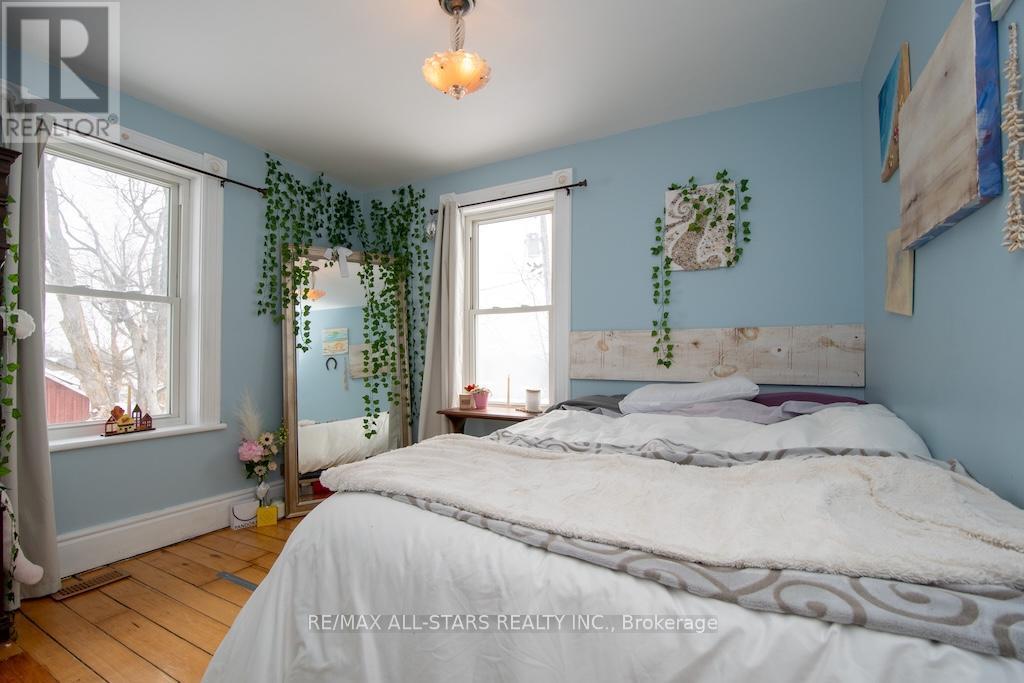 1665 Dranoel Road, Cavan Monaghan (Cavan Twp), ON - Indoor Photo Showing Bedroom