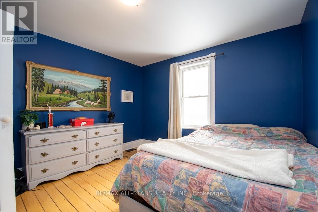 1665 Dranoel Road, Cavan Monaghan (Cavan Twp), ON - Indoor Photo Showing Bedroom