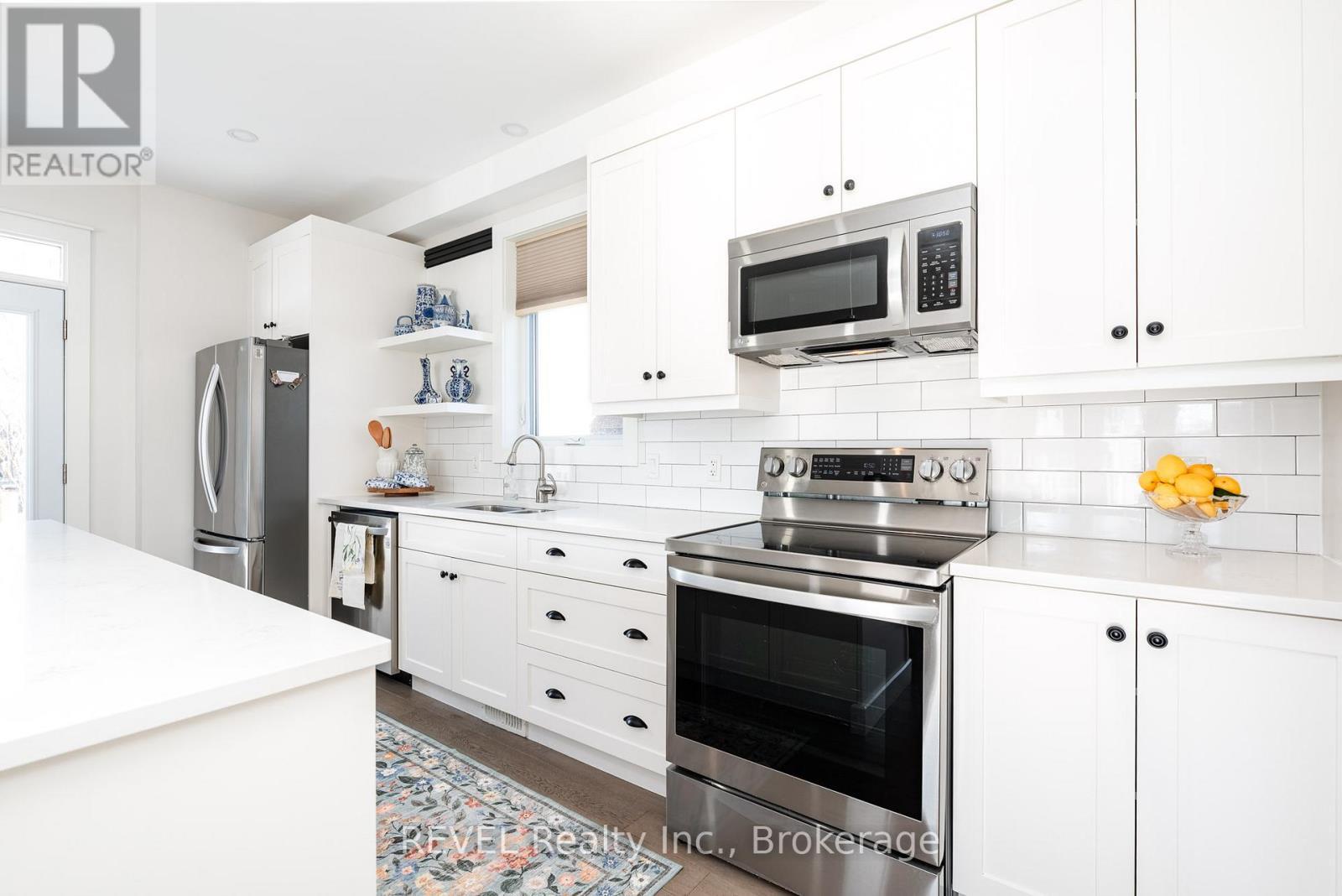The stainless steel appliances are included. - 1 Princeton Common Street, St. Catharines (Lakeport), ON
