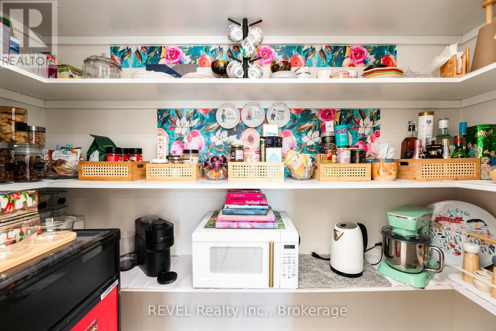 The kitchen walk-in pantry. - 1 Princeton Common Street, St. Catharines (Lakeport), ON