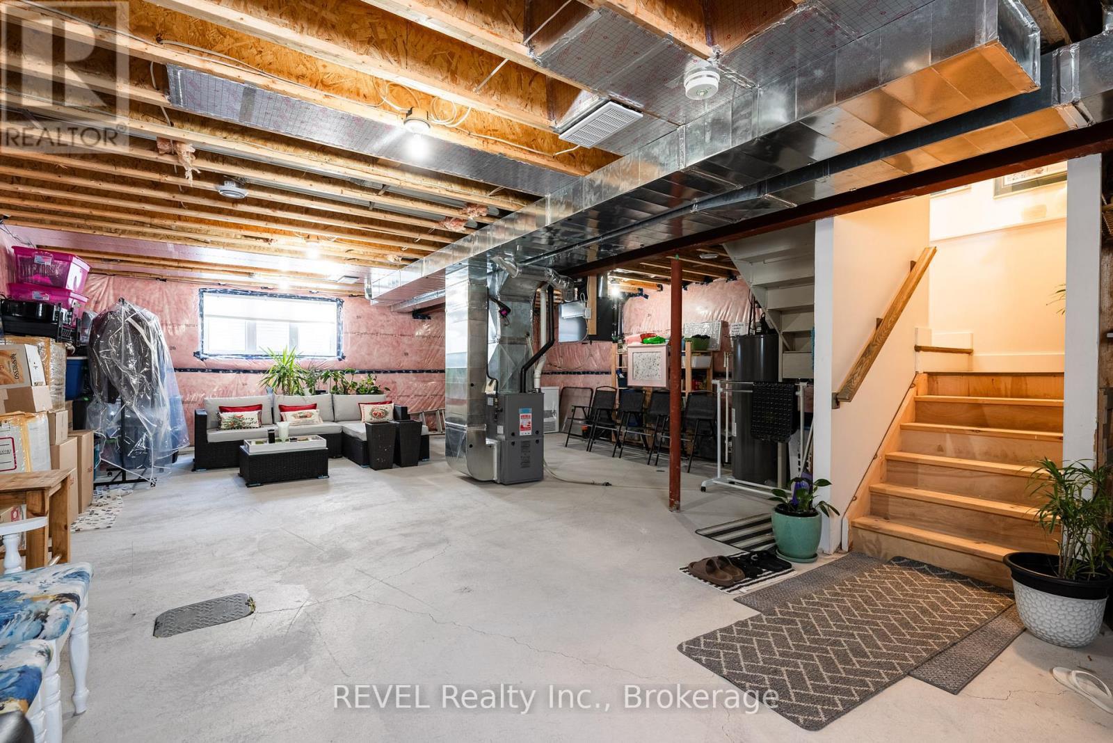 Great ceiling height & windows in the basement. - 1 Princeton Common Street, St. Catharines (Lakeport), ON