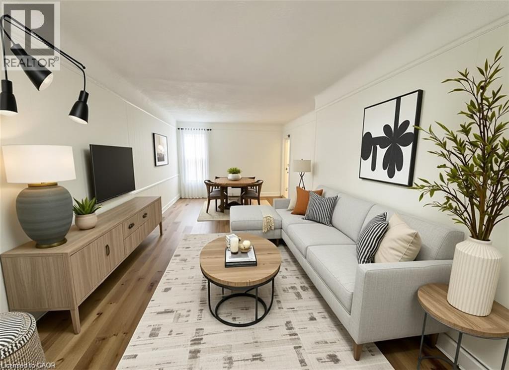 281 Wentworth Street N, Hamilton, ON - Indoor Photo Showing Living Room