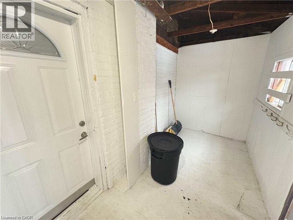 281 Wentworth Street N, Hamilton, ON - Indoor