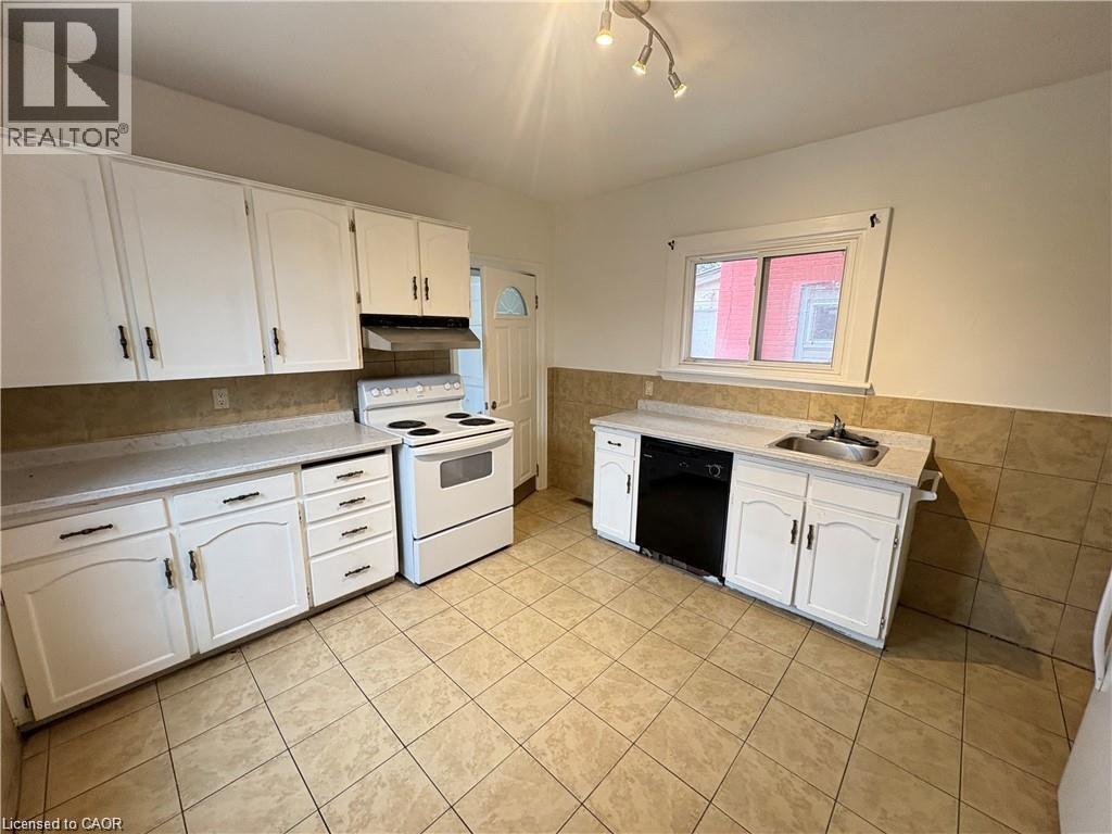 281 Wentworth Street N, Hamilton, ON - Indoor Photo Showing Kitchen